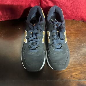 New Balance Shoe Men size 9.5 Pre Owned
